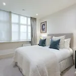 3 Million Pound Super Prime Bond Street Mayfair Sleeps 6