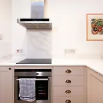 Lovely And Newly Refurbished 2Bd Home Maze Hill
