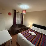 Beautiful Private Double Room In A Shared 3-Bedroom Apartment Minutes Walk From Bethnal Green