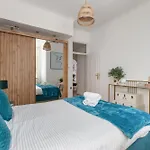 Chic Apartment In Hyde Park