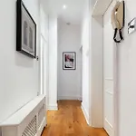 Designer Chelsea Apartment Up To 6 Guests