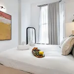 Designer Chelsea Apartment Up To 6 Guests