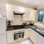 Chic 2-Bedroom Flat In Vauxhall Near The Oval