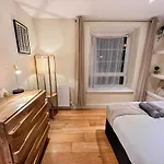 Chic 2-Bedroom Flat In Vauxhall Near The Oval