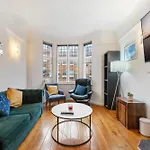 Old Elegant 2-Bedroom Apartment On Marylebone High Street