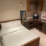 London Living - Cosy Room In Flat