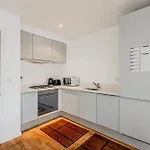 Family 1 Bdr Apt, Panoramic Views, Minute To Tube