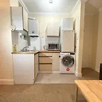Studio Flat In Paddington London