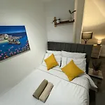 A Modern Luxury Penthouse Close To London Tower-Hil-Canary Wharf-Central London