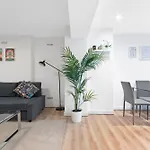 Flat In Dalston, London