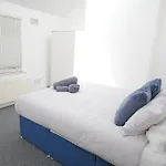 3 Br- King Size Bed, Netflix, Garden Free Parking