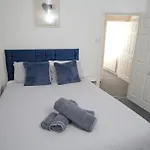 3 Br- King Size Bed, Netflix, Garden Free Parking