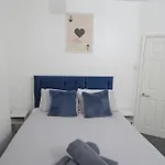 3 Br- King Size Bed, Netflix, Garden Free Parking