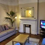 Charming Flat In Wimbledon