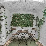 Kensington Home With Private Bathroom & Garden