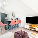 Superb Top Floor 1-Bedroom Flat With Charming Two Balconies