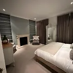Beautiful And Spacious Room In Chelsea