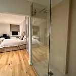 Beautiful And Spacious Room In Chelsea