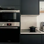 Dorothy Apartments - 3 Bed Ground Floor Apartment & Garden - Battersea