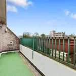 Modern 1-Bedroom Stockwell Apartment 15 Mins To Central London - Perfect Base For Exploring London