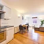Lovely 2 Bed Tower Bridge Apartment Sleeps 6