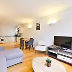 Lovely 2 Bed Tower Bridge Apartment Sleeps 6