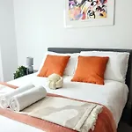 Elegant 2 Bed Flat In East London