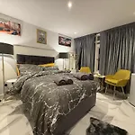 Luxury Studio In Victoria, 7 Minutes Walk To Victoria Station, Room 4
