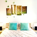 Brand New Super Large 3 Bed 3 Bath Apartment In Angel - Sleeps Max 12