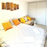 Brand New Super Large 3 Bed 3 Bath Apartment In Angel - Sleeps Max 12