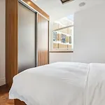 Elegant Apartment In St Pauls With Modern Comforts
