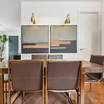 Elegant Apartment In St Pauls With Modern Comforts