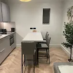 Nw119Sg-Modernapt-2Guests-2Br-1Minhighstreet