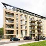 Lovely 2-Bed Apartment In London