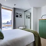 Modern 1-Bed Entire Apartment, London Zone 2