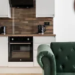 Luxury Large Apartment In Central London