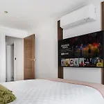 Luxury Large Apartment In Central London
