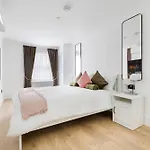 Luxury Large Apartment In Central London