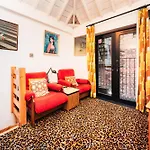 Quirky And Cosy Soho Stables House