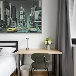 Lake View Hackney High End 3-Bedroom Flat Long Term Stays