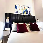 Stylish Kennington Apartment Near Tube With King Bed And Garden