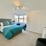 Bright Stays In Putney
