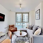 Chic & Spacious Accommodation In Stratford Westfield - O2 Arena & London Stadium
