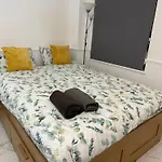 Edgware Road Room For 4 Guests