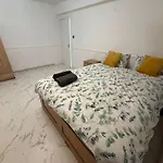 Edgware Road Room For 4 Guests