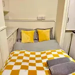 Regents Park Private Room With Kitchen
