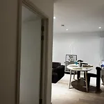 Stunning Lux 2 Bed Apartment In Royal Wharf