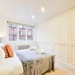 Exclusive Knightsbridge Townhouse With Parking