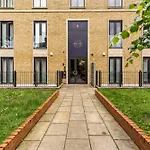 Stunning 2 Bed Flat In London - Sleeps 8 -Balcony