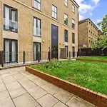 Stunning 2 Bed Flat In London - Sleeps 8 -Balcony